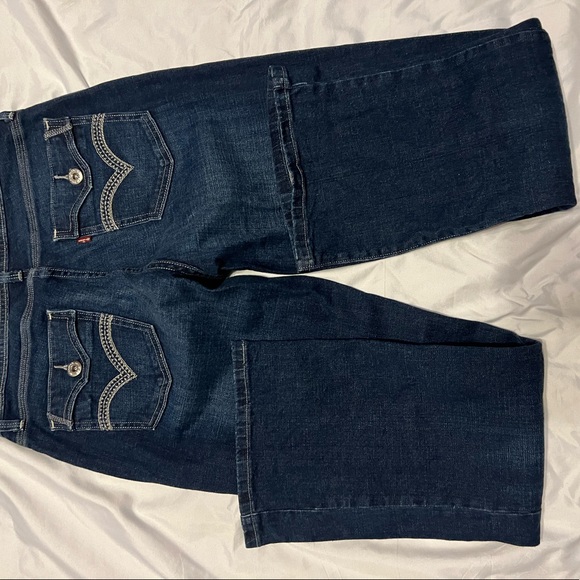 EUC Levi’s denim jeans. Size 8. - Picture 6 of 9